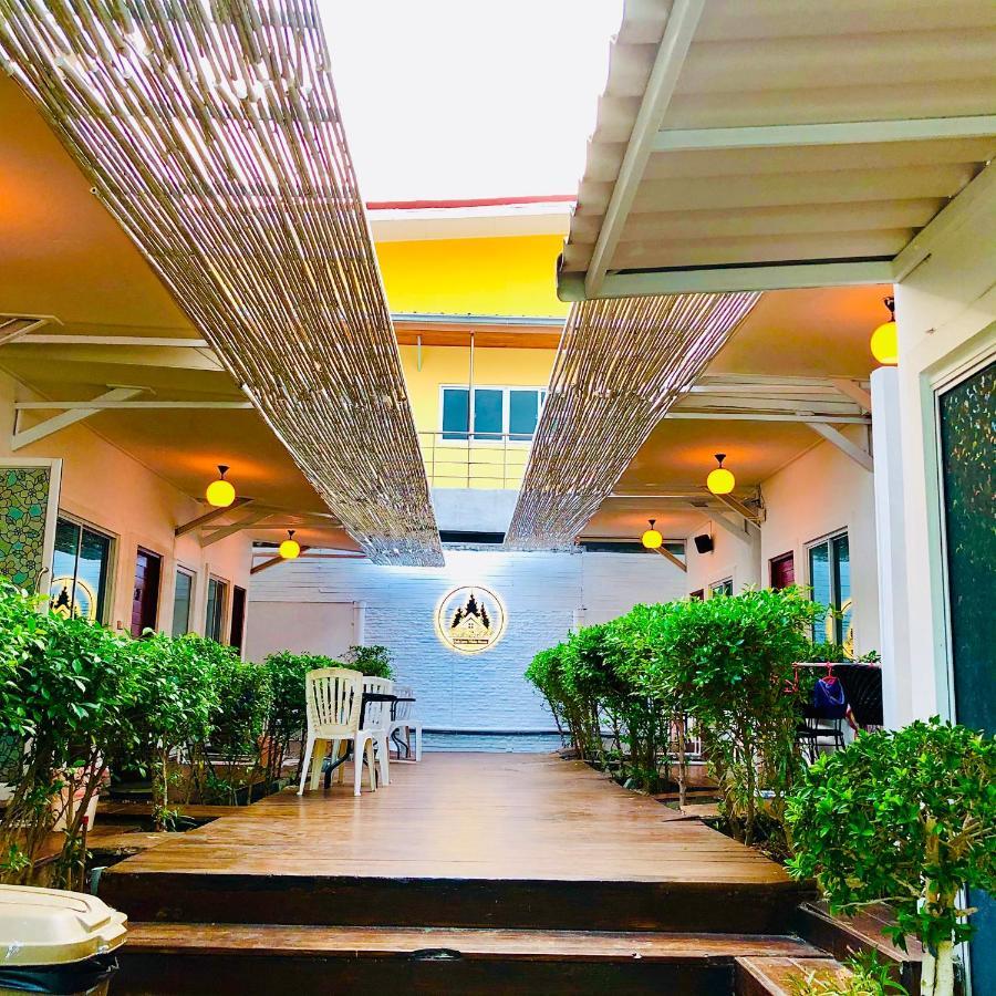 Koh Larn White House Hotel Exterior photo