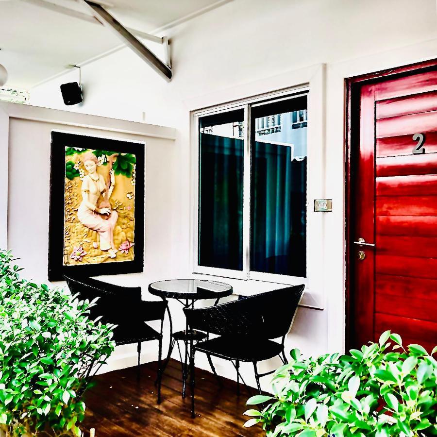 Koh Larn White House Hotel Exterior photo