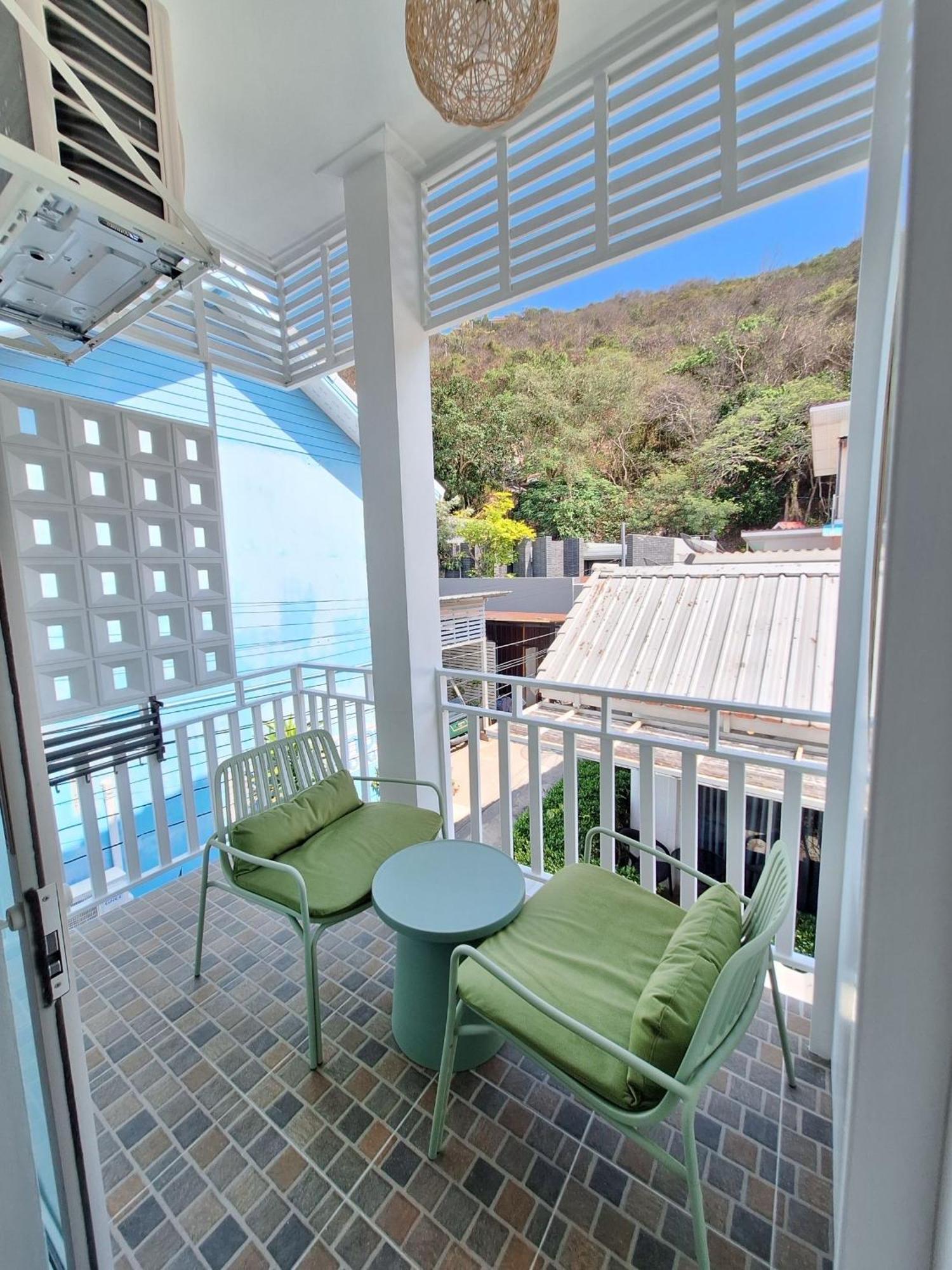 Koh Larn White House Hotel Exterior photo