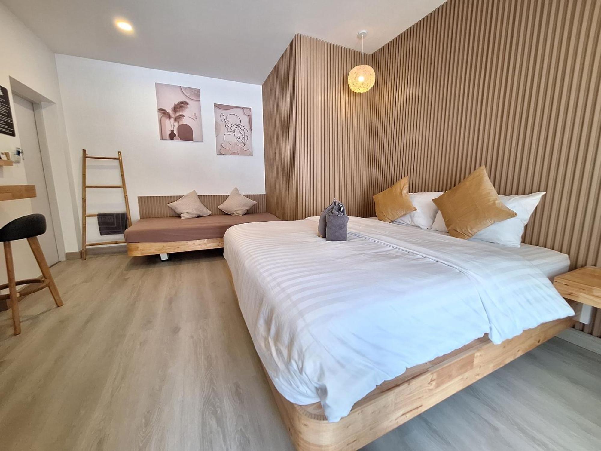 Koh Larn White House Hotel Exterior photo